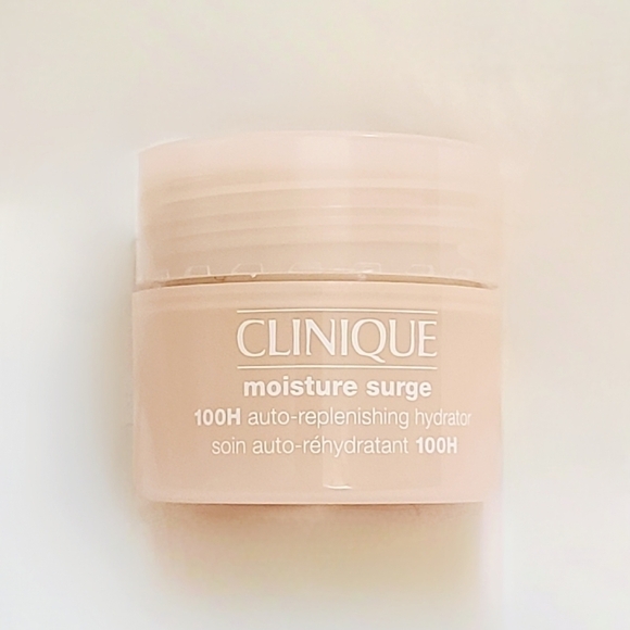 Clinique Must-haves in Kate Spade Bag - Picture 4 of 8